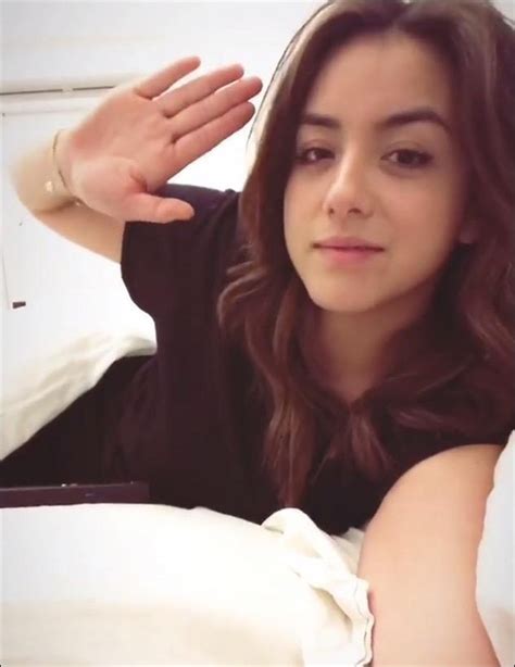 chloe bennet no makeup